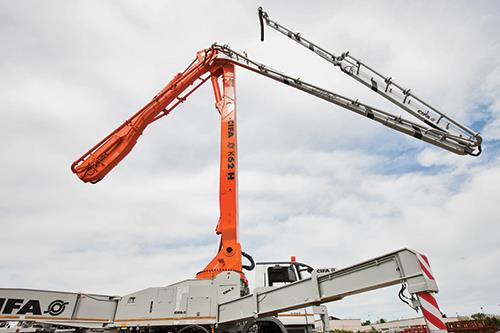 Articulated composite booms extend reach of concrete pumps